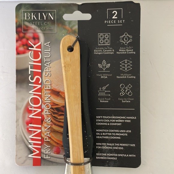 Mini Non-stick frying pan with spatula NWT - Picture 3 of 4